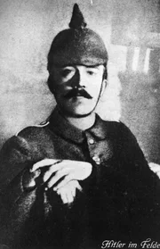 Adolf Hitler als junger Soldat. Adolf Hitler als junger Soldat.