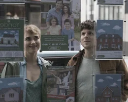 Gemma (Imogen Poots, l.); Tom (Jesse Eisenberg, r.)