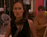 L-R: Sydney Fox (Tia Carrere) und Nigel Bailey (Christien Anholt)