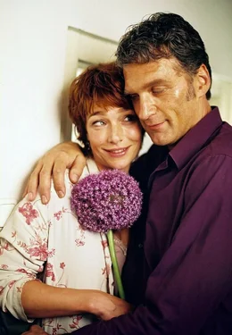 SWR Fernsehen HEUTE HEIRATET MEIN MANN, am Samstag (27.08.11) um 20:15 Uhr. Ein &uuml;berzeugendes Paar! Allerdings sind Caroline (Aglaia Szyszkowitz) und Robert Petersen (Walter Sittler) schon seit einiger Zeit gl&uuml;cklich geschieden.