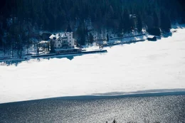 Grundlsee im Winter mit Villa Castiglioni.