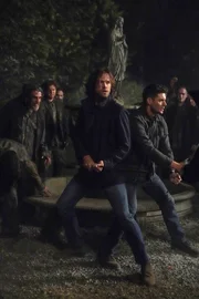 Sam Winchester (Jared Padalecki, l.); Dean Winchester (Jensen Ackles, r.)