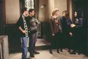 (v.l.n.r.) Chandler Bing (Matthew Perry); Joey Tribbiani (Matt LeBlanc); Phoebe Buffay (Lisa Kudrow); Rachel Green (Jennifer Aniston); Monica Geller (Courteney Cox)