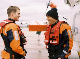 Jakob "Jake" Fischer (Ashton Kutcher, l.), Ben Randall (Kevin Costner)