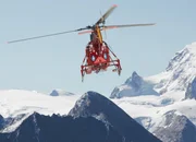 Sie sind die Retter in der Not und fliegen in der Bergwelt rund ums Matterhorn: die Rettungsflieger der Air Zermatt.