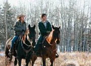 Amy und Ty begegnen zwei zwielichtigen Cowboys: Amber Marshall als Amy Fleming, Graham Wardle als Ty Borden. Amy und Ty begegnen zwei zwielichtigen Cowboys: Amber Marshall als Amy Fleming, Graham Wardle als Ty Borden.