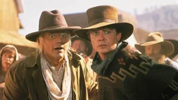 Marty (Michael J. Fox, r.) reist in das Jahr 1885, um seinen Freund Doc Brown (Christopher Lloyd) zu retten. Doch der Doc hat sich verliebt und denkt gar nicht daran, zur&uuml;ck in die Zukunft zu reisen!