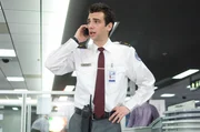Molly hat ihr Handy an der Sicherheitsschleuse vergessen. Kirk (Jay Baruchel) findet es und verspricht ihr, es am n&auml;chsten Tag vorbei zu bringen ...