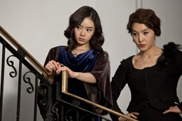 L-R: Hera (Seo Woo), Hae-ra's Mother (Ji-Young Park)