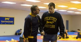 L-R: Steve Carell (John du Pont), Mark Schultz (Channing Tatum)