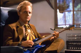 Marty (Michael J. Fox) reist in die Zukunft, um seinem &auml;lteren Ich zu helfen. Doch bei seiner R&uuml;ckkehr ins Jahr 1985 findet er eine Parallelwelt vor. Marty ist klar: Die Ursache liegt in der Zukunft.