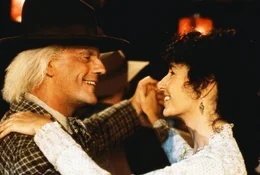 Doc Brown (Christopher Lloyd) hat sich in die Lehrerin Clara (Mary Steenburgen) verliebt und versp&uuml;rt &uuml;berhaupt kein Verlangen, in die Zukunft zur&uuml;ckzukehren.