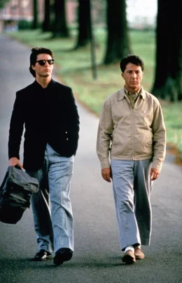 Tiefe br&uuml;derliche Liebe entwickelt sich zwischen den ungleichen Geschwistern Charlie (Tom Cruise, l.) und Raymond (Dustin Hoffman, r.) ..._Titel: Rain Man