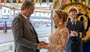 Ulla (Michaela May) stellt Paul (Helmut Zierl, l.) die eine bewusste Frage