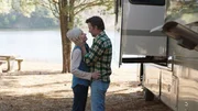 Paul (Thomas Jane) und Wendy (Anne Heche) freuen sich &uuml;ber die Auszeit in der freien Natur.