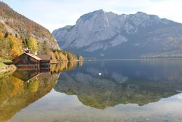 Altausseer See im Herbst und Blick auf.