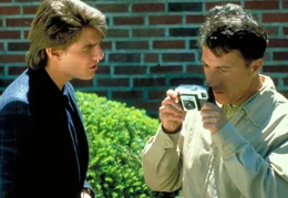 Charlie (Tom Cruise, l.); Raymond (Dustin Hoffman, r.)