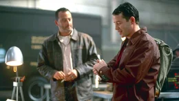 L-R: Der Biologe Niko Tatopoulos (Matthew Broderick) und der franz&ouml;sischer Geheimagent Philippe Roache (Jean Reno).