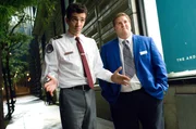 Gemeinsam mit seinem Kumpel Devon (Nate Torrence, r.) bringt Kirk (Jay Baruchel, l.) der hinrei&szlig;enden Molly ihr Handy bei einer Party vorbei ...