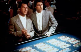Im Spielcasino entdeckt Charlie (Tom Cruise, r.), dass Raymond (Dustin Hoffman, l.) au&szlig;ergew&ouml;hnliche F&auml;higkeiten besitzt ..._Titel: Rain Man