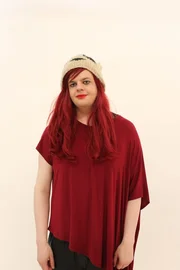 Die 23-j&auml;hrige Transgender-Frau Lydia hat Probleme damit, ihren eigenen femininen Look f&uuml;r sich zu finden - kein Wunder bei zwei Meter K&ouml;rpergr&ouml;&szlig;e. Kann das Styling Team ihr bei ihren n&auml;chsten Schritten zur neuen Weiblichkeit helfen?