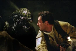 Am S&uuml;dpol, 600 Meter unter dem Eis, muss der  Arch&auml;ologe Sebastian (Raoul Bova) gegen blutr&uuml;nstige Aliens antreten, die ihn als Brutst&auml;tte ihres Nachwuchses benutzen wollen ...