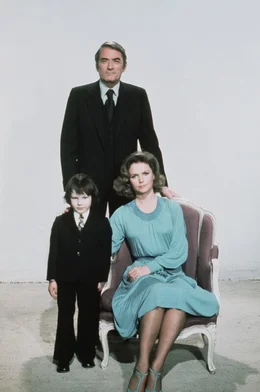 Gregory Peck (h.), Harvey Stephens (v.l.), Lee Remick (v.r.)