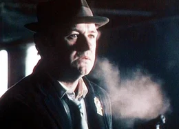 Der Polizist Jimmy Doyle (Gene Hackman) kann nicht fassen, was er gerade getan hat - bei einer wilden Schie&szlig;erei hat er versehentlich einen Kollegen erschossen ...