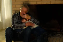 L-R: Ed (Robert De Niro), Peter (Oakes Fegley)