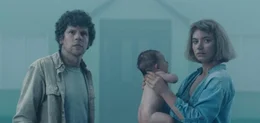 Tom (Jesse Eisenberg, l.); Gemma (Imogen Poots, r.)
