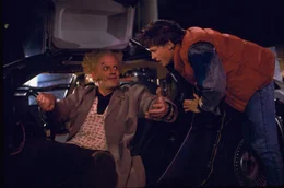 Back To The Future I_Zurueck in die Zukunft I, Regie Robert Zemeckis USA 1985 Ehe sich Marty versieht, rast er in die 50er Jahre zur&uuml;ck und stellt damit das komplette Zeitkontinuum seines Lebens auf den Kopf. Michael J. Fox;Christopher Lloyd;Lea Thompson;Thomas F. Wilson;Crispin Glover;Claudia Wells;Billy Zane;Casey SiemaszkoBack To The Future I_Zurueck in die Zukunft I, Regie Robert Zemeckis USA 1985 Ehe sich Marty versieht, rast er in die 50er Jahre zuruck und stellt damit das komplette Zeitkontinuum seines Lebens auf den Kopf. Michael J. Fox;Christopher Lloyd;Lea Thompson;Thomas F. Wilson;Crispin Glover;Claudia Wells;Billy Zane;Casey Siemaszko