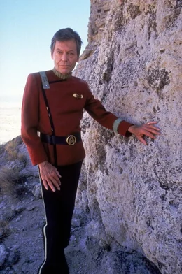 Auf Capt. James T. Kirk (William Shatner) und seine Crew wartet eine schwierige und nicht ungef&auml;hrliche Mission ...
