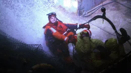 Jake Fischer (Ashton Kutcher) will Rettungsschwimmer werden..