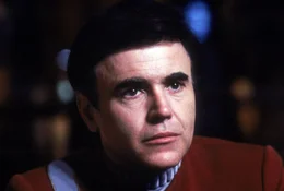 Erkennt, dass sich die Crew in gro&szlig;er Gefahr befindet: Chekov (Walter Koenig)