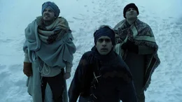 Im Bild: V.l.n.r.: Jack (Barton Bund), Tariq (Owais Ahmed), Captain Kawar (Yaron Urbas)
