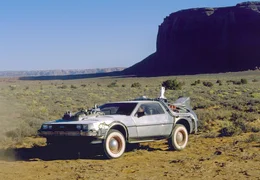 Marty McFly (Michael J. Fox) landet mit der Zeitmaschine in der Vergangenheit.
