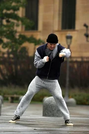 Bilder aus dem Jahre 1976: Jerry Stone (Mark Lawson) bei den Vorbereitungen für seinen kommenden Boxkampf ...