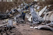REENACTMENT - NTSB Crash Investigators survey the crash site of Execuflight 1526. (Cineflix 2020/Darren Goldstein)