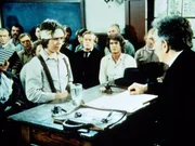 Andy (Patrick Laborteaux, l.) erkl&auml;rt Richter Parker (Jeff Corey, r.), dass er f&uuml;r den Brand nicht verantwortlich sein kann ...