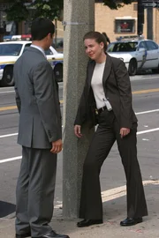 Anna (Robin Weigert, r.) und ihr Kollege Scott (Danny Pino, l.) besprechen die weitere Vorgehensweise ...