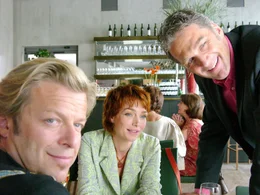 V. l. n. r.: Janosch (Roland Koch), Caroline (Aglaia Szyszkowitz), Robert (Walter Sittler).