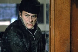 Ein Serienkiller versetzt die Stadt Boston in den 60er Jahren des 20. Jahrhunderts in Angst und Schrecken. Hat Albert DeSalvo (Tony Curtis) etwas mit den grausigen Morden in der Stadt zu tun?