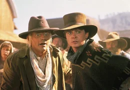 Marty (Michael J. Fox, r.) reist in das Jahr 1885, um seinen Freund Doc Brown (Christopher Lloyd) zu retten. Doch der Doc hat sich verliebt und denkt gar nicht daran, zur&uuml;ck in die Zukunft zu reisen!