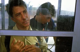 Raymond (Dustin Hoffman, l.); Charlie (Tom Cruise, r.)