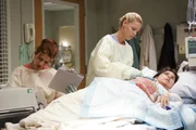 Izzie (Katherine Heigl, M.) kann bei Addison (Kate Walsh, l.) punkten, weil sie sich bei einem schwierigen Fall bew&auml;hrt ...