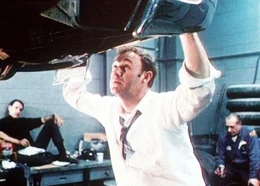 Buddy Russo (Roy Scheider, l.) und sein Kollege Jimmy Doyle (Gene Hackman, r.) entdecken in einem Auto 112 Pfund reines Heroin ...