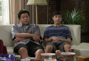 Eddie Huang (Hudson Yang, l.); Emery Huang (Forrest Wheeler, r.)