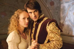 Marie (Marie-Christine Friedrich) und der K&ouml;nig (Sebastian Fischer) wollen ihr Kind auf keinen Fall dem Rumpelstilzchen &uuml;berlassen.