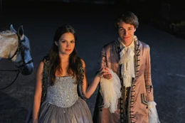 Marie (Emilia Sch&uuml;le), Prinz Leonhard (Max Felder).