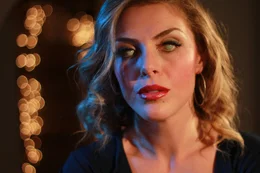 Bella (Samantha Hill)